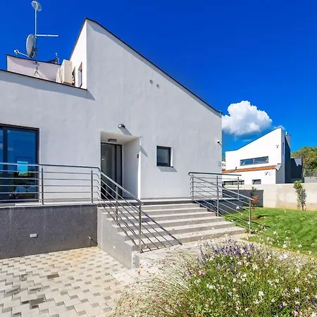 4 Bedrooms In Krnica