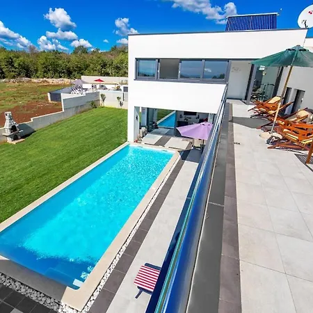 Villa 4 Bedrooms In Krnica *