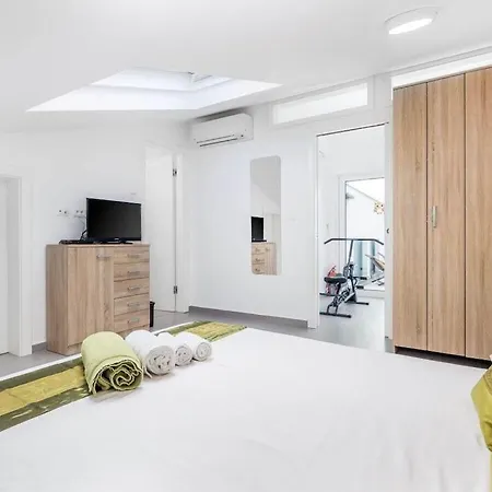 4 Bedrooms In Krnica Willa