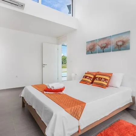 4 Bedrooms In Krnica Willa *