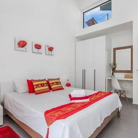 4 Bedrooms In Krnica Marčana
