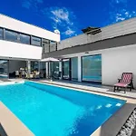 4 Bedrooms In Krnica Villa Marčana