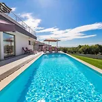 Villa 4 Bedrooms In Krnica *