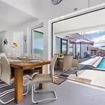 4 Bedrooms In Krnica Marčana