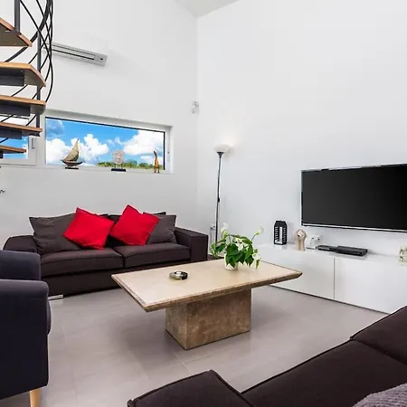 Villa 4 Bedrooms In Krnica Marčana