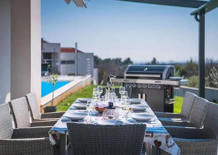 Villa 4 Bedrooms In Marčana