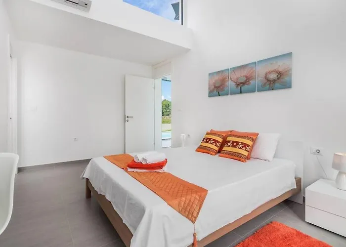 4 Bedrooms In Villa *